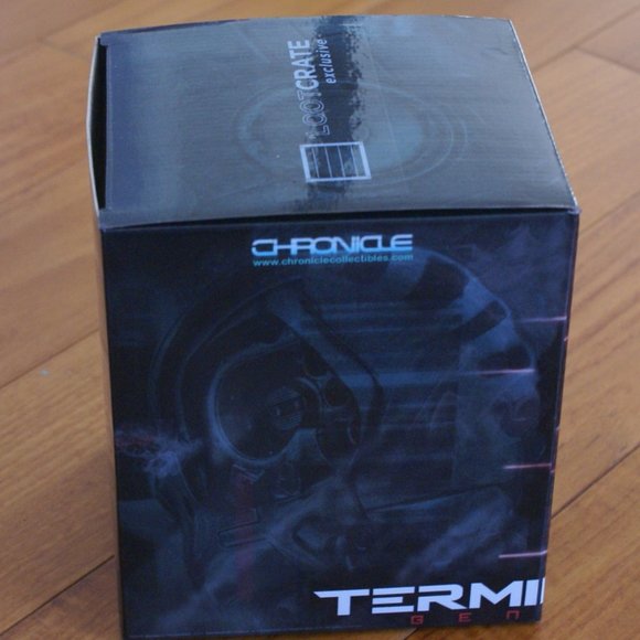 NIB Loot Crate Terminator half scale ENDO Skull - Picture 2 of 3